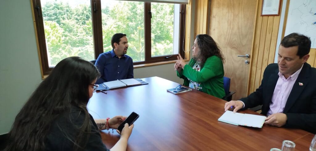 Visita protocolar de la seremi de Gobierno de La Araucanía Verónica López-Videla al alcalde de  Lonquimay